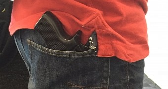 Passenger carries gun shape iphone case in airport police trolls him online