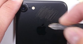 Black iphone 7 scratch test is painful for the typical apple fanboy video