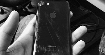 Jet black iphone 7 looks horrifying after a few months of use
