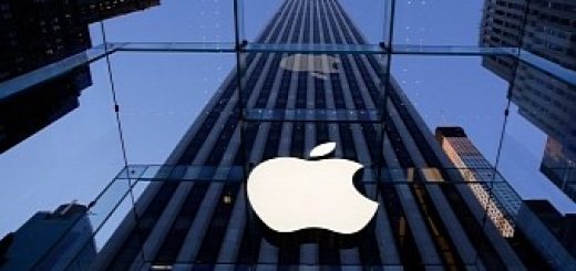 Apple customer says company employee threatened to leak his files as revenge