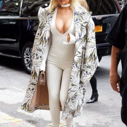Kylie jenner all white outift