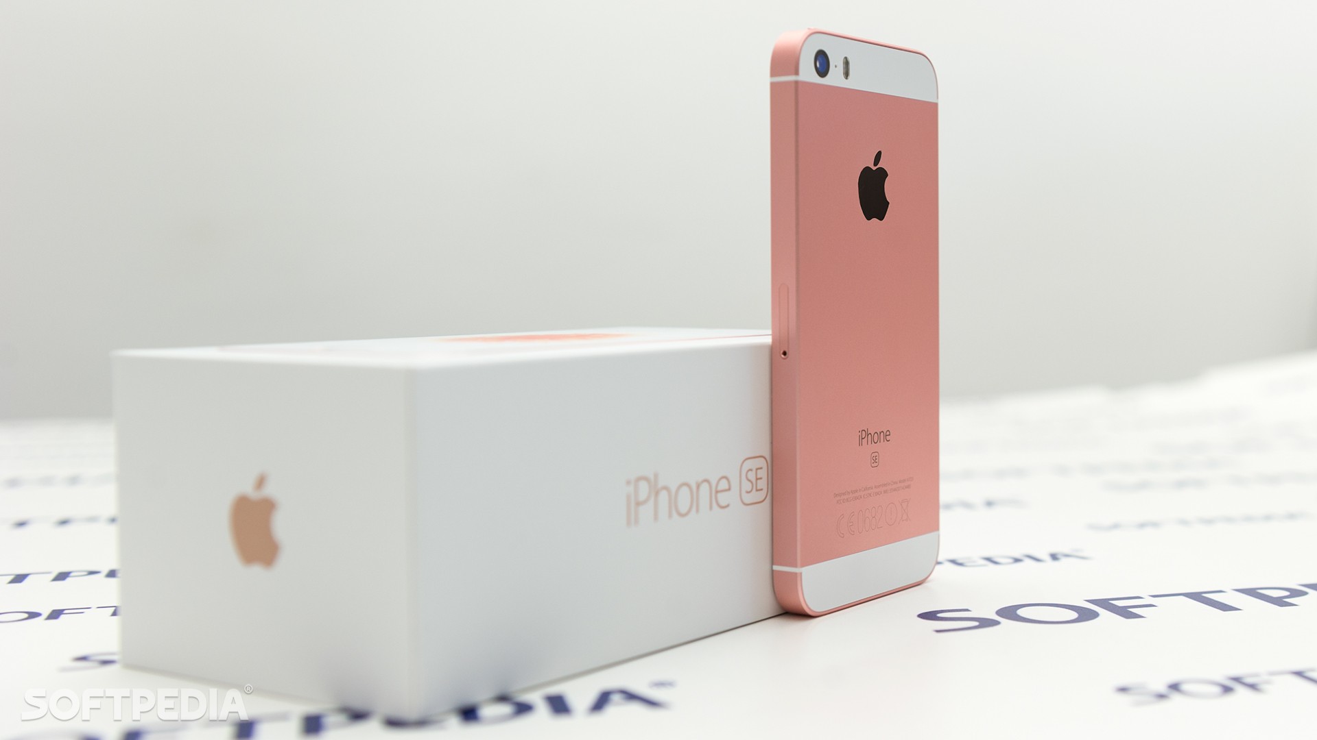 Apple keeps insisting with its 4 inch iphone brings it back on sale again 524670 2