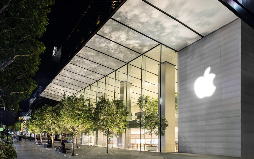 Former employee says apple wants to suffocate innovation 529221 2