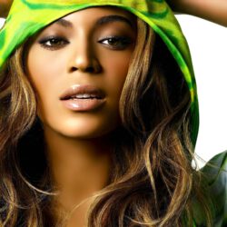 Beyonce wearing green jacket scaled