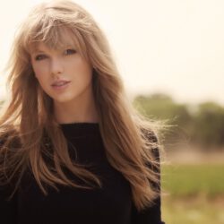 Younger taylor swift face
