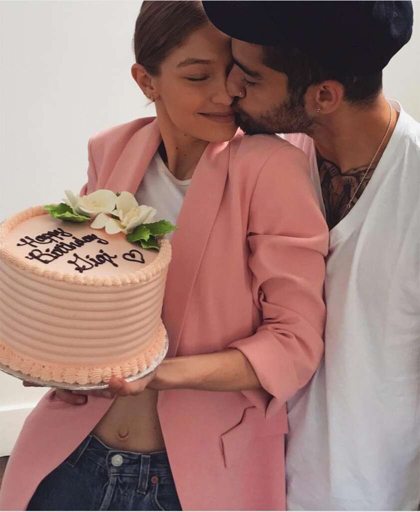 Zayn kiss gigi for her birthday with cake