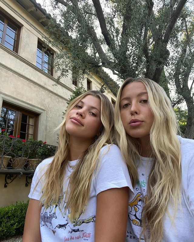 Sofia richie with her sister