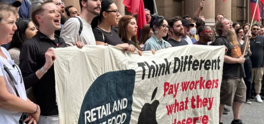 Australia apple store workers go on strike
